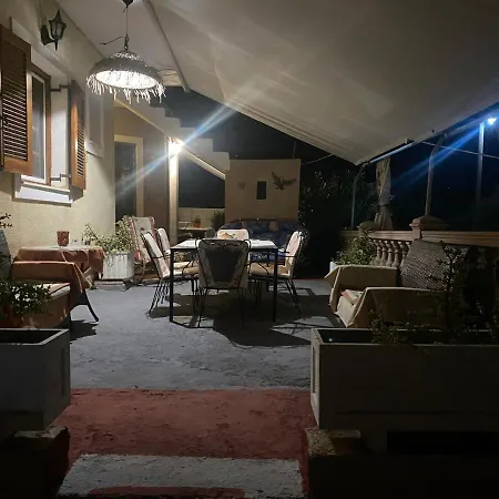 Hliannas House Nyaraló Efl