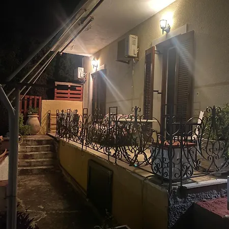 Hliannas House *